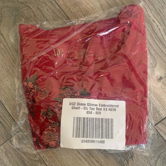 NWT DG2 BY DIANE GILMAN FLORAL EMBROIDERED SHORT SLEEVE TEE RED XS - Picture 6 of 9